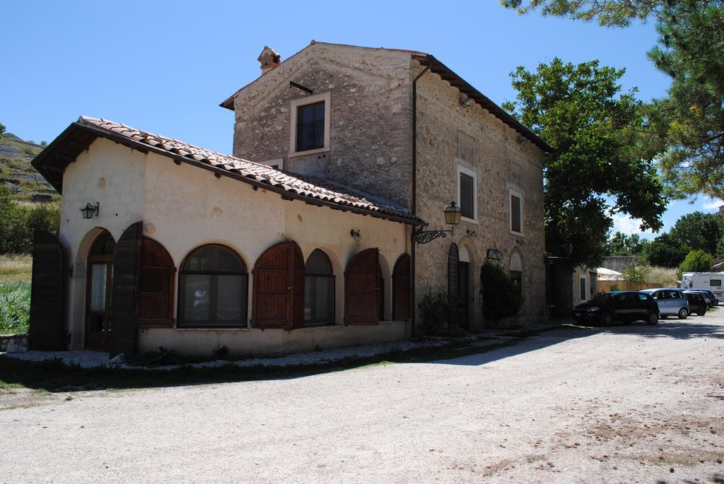 Locanda Sul Lago Santo Stefano Di Sessanio Eksteriør billede